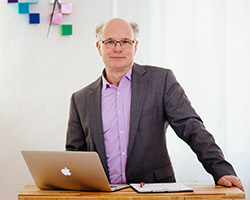 Der Geschäftsführer des isp,
Sebastian Gäns.